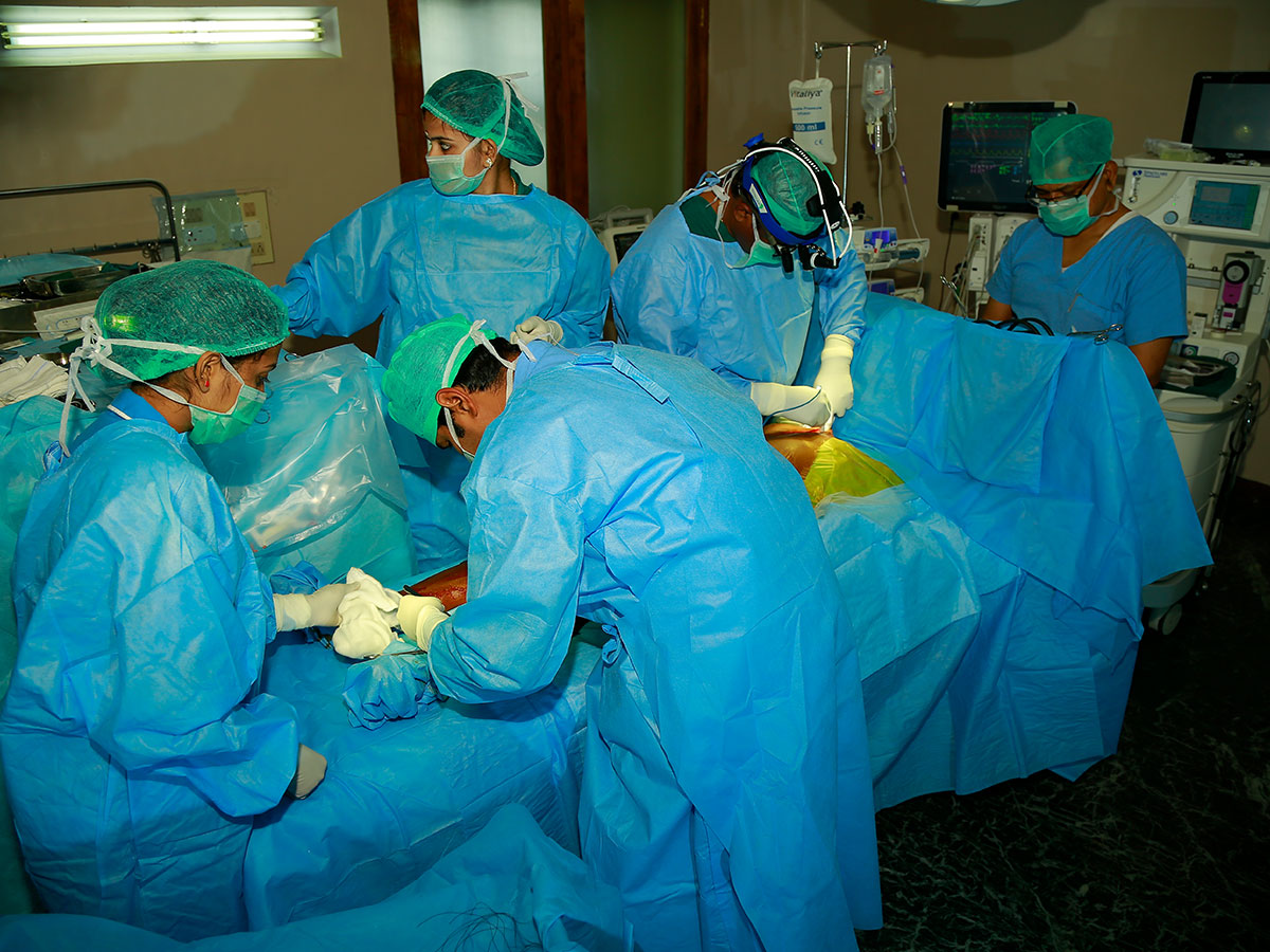 Cardiothoracic specialist at SMIMS near Tirunelveli explaining treatment